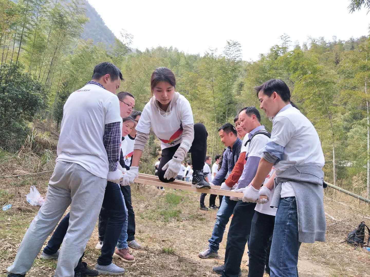 凝聚团队，放飞自我----long8金融研发体系开展拓展培训活动