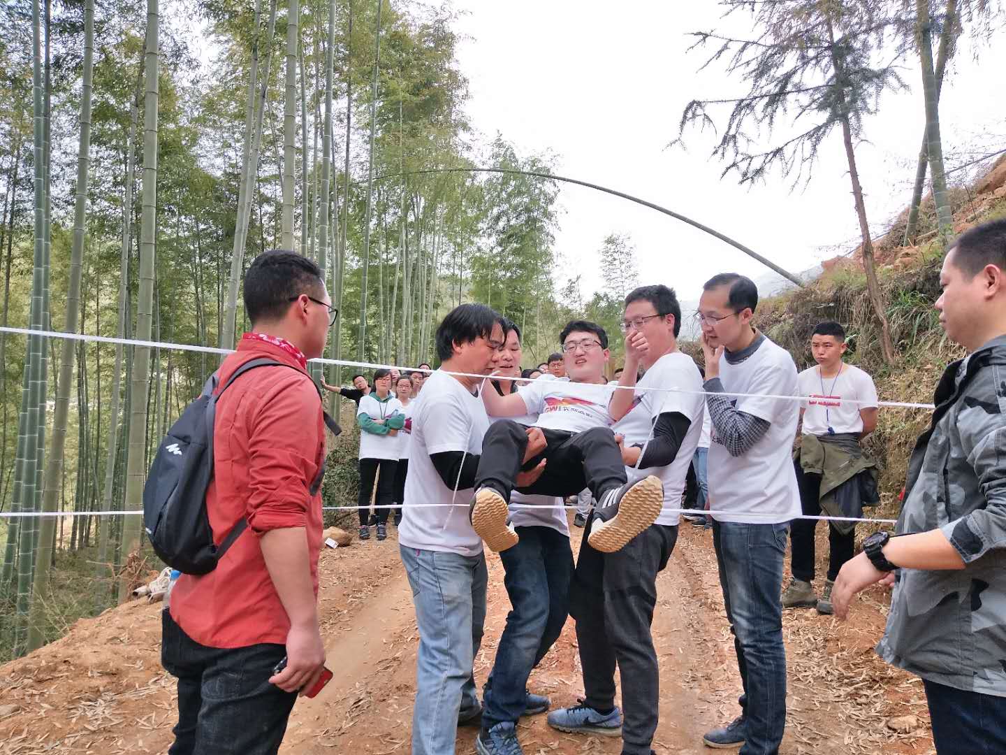 凝聚团队，放飞自我----long8金融研发体系开展拓展培训活动